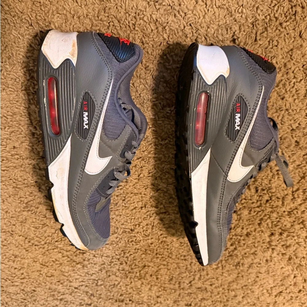 Mens size 8.5 Nike Air Max Men's Dark Gray and White Sneakers - Picture 2 of 4